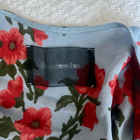 Reformation short sleeve midi wrap dress. Size xs. - Picture 2 of 3